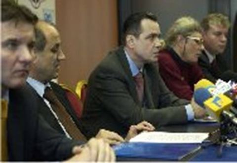 Membri ai Clubului Aristocratic Rapid la o întâlnire a clubului, fotografia 11