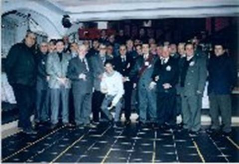 Membri ai Clubului Aristocratic Rapid la o întâlnire a clubului, fotografia 16
