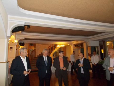 Membri ai Clubului Aristocratic Rapid la o întâlnire a clubului, fotografia 17
